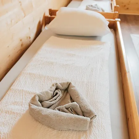 Hafizove Na Uni アパート